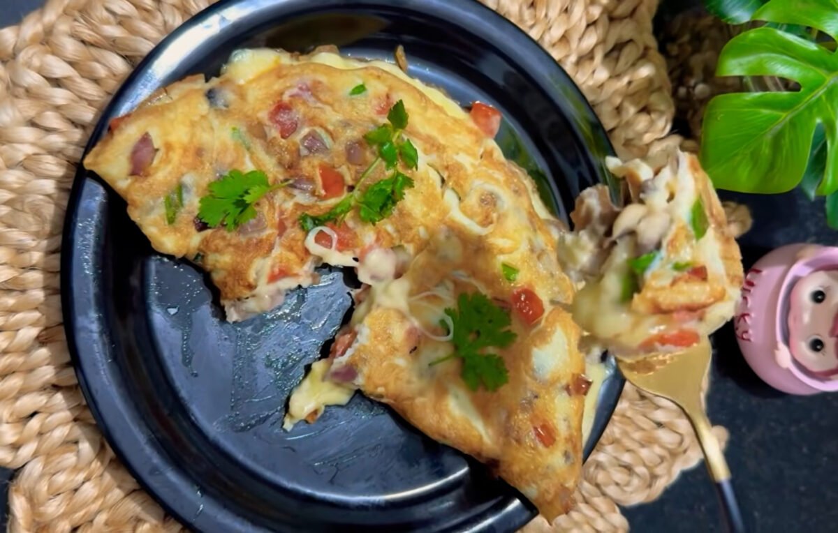 Mushroom-omelette roll (Sienimunakas-kääryle)