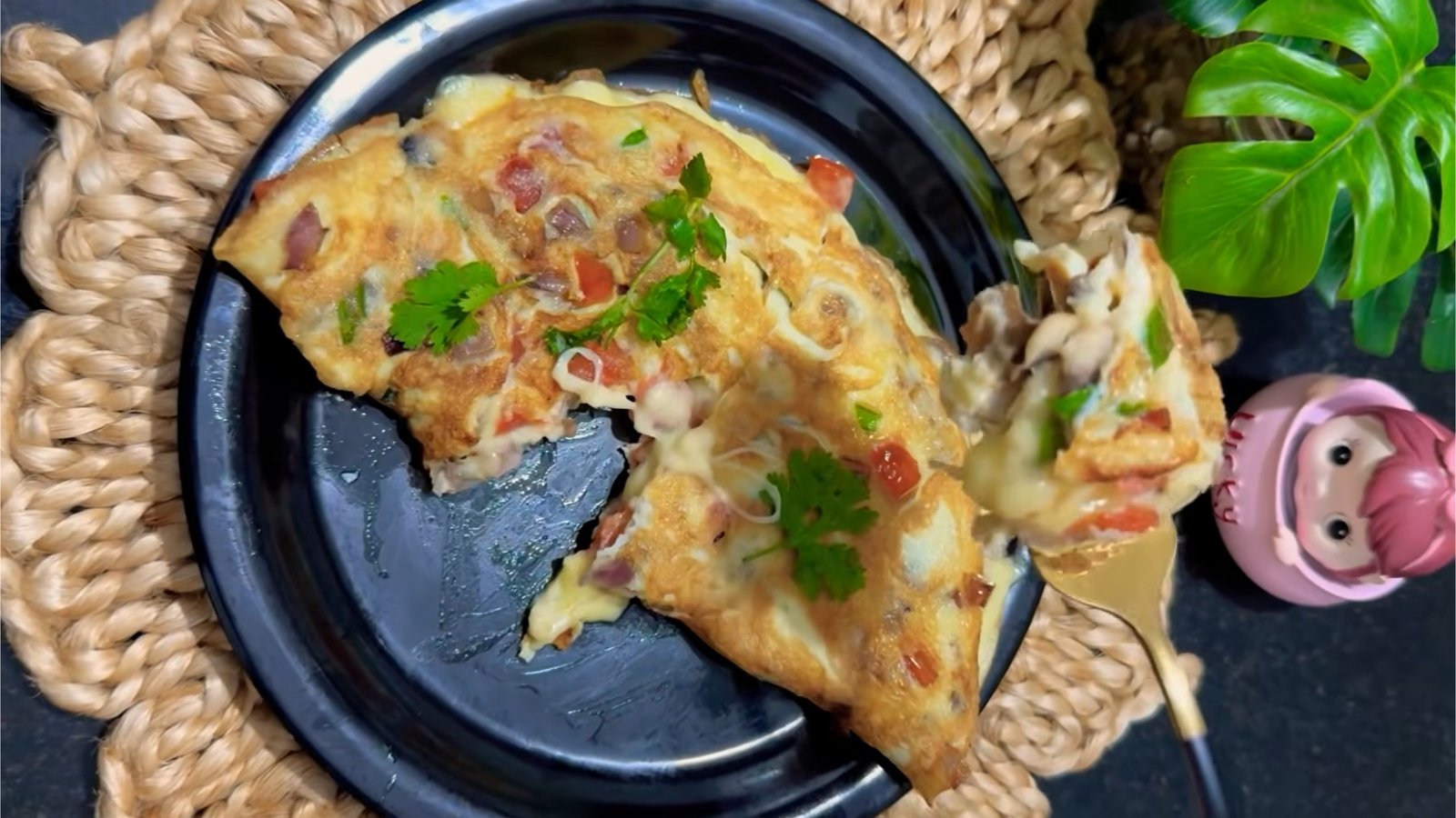 Mushroom-omelette roll (Sienimunakas-kääryle)